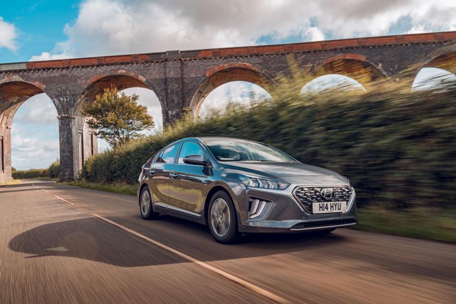  Hyundai IONIQ Plug-in Hybrid (AE) 2019 года  (UK) (фото 10 из 40)
